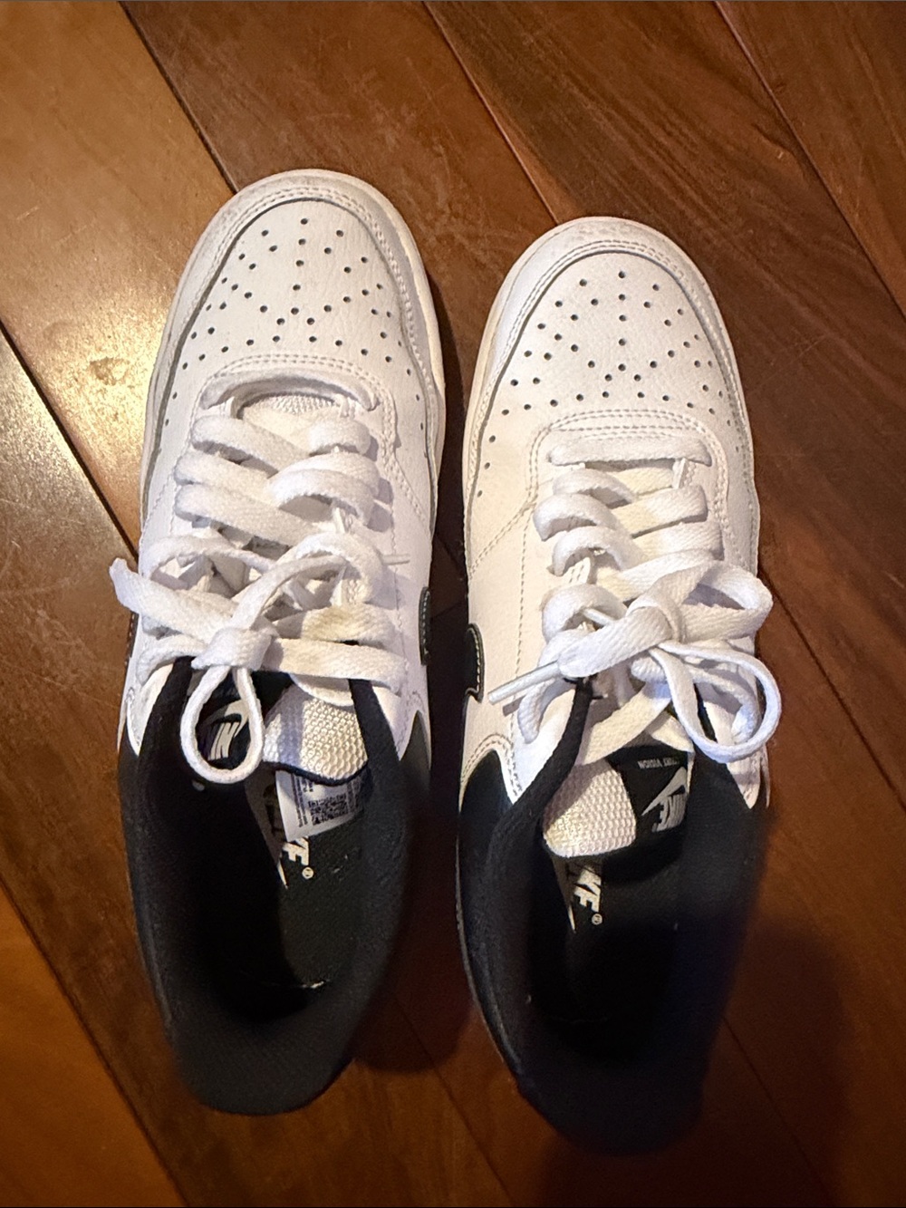 Nike White and Black Low-Top Athletic Sneakers - Picture 3 of 4